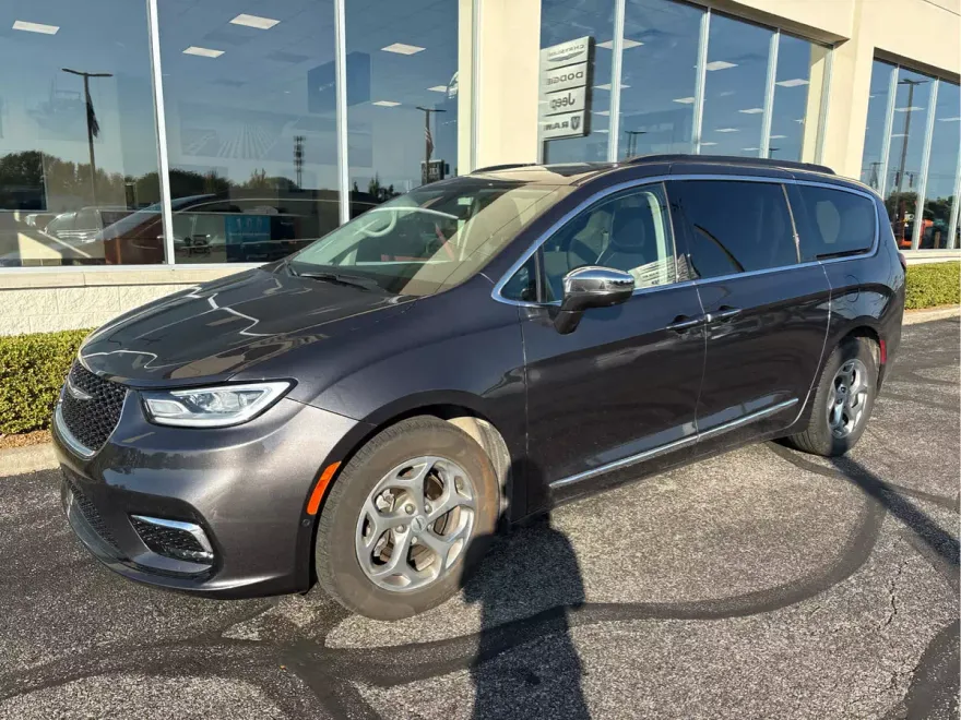 2022 Chrysler Pacifica Limited photo 1