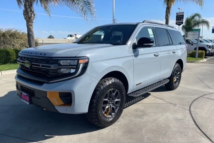 2025 Ford Expedition photo 1