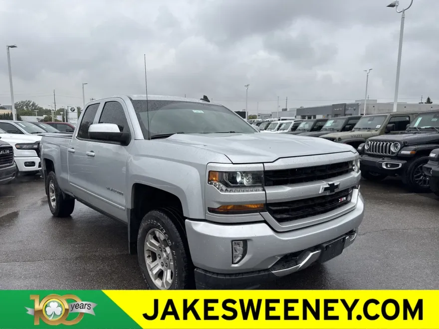 2017 Chevrolet Silverado 1500 LT photo 1