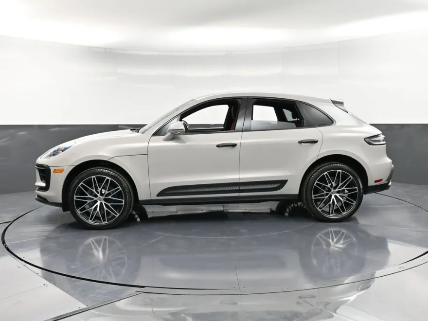 2026 Porsche Macan T photo 1