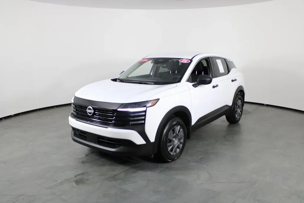 2025 Nissan Kicks S photo 1