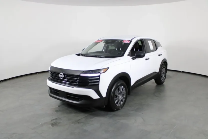 2025 Nissan Kicks S photo 1