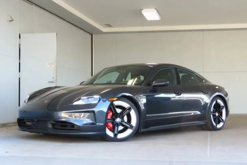 2025 Porsche Taycan 4S photo 1