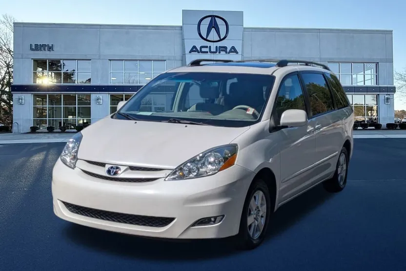2006 Toyota Sienna XLE photo 1
