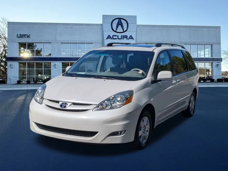 2006 Toyota Sienna XLE photo 1
