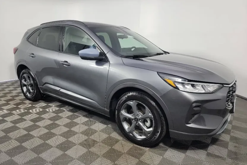 2024 Ford Escape ST-Line photo 1
