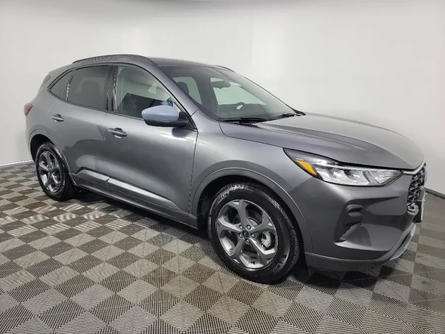 2024 Ford Escape ST-Line photo 1