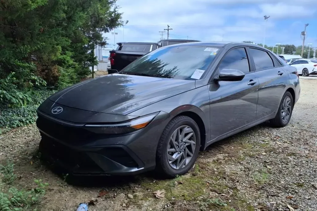 2024 Hyundai Elantra SEL photo 1
