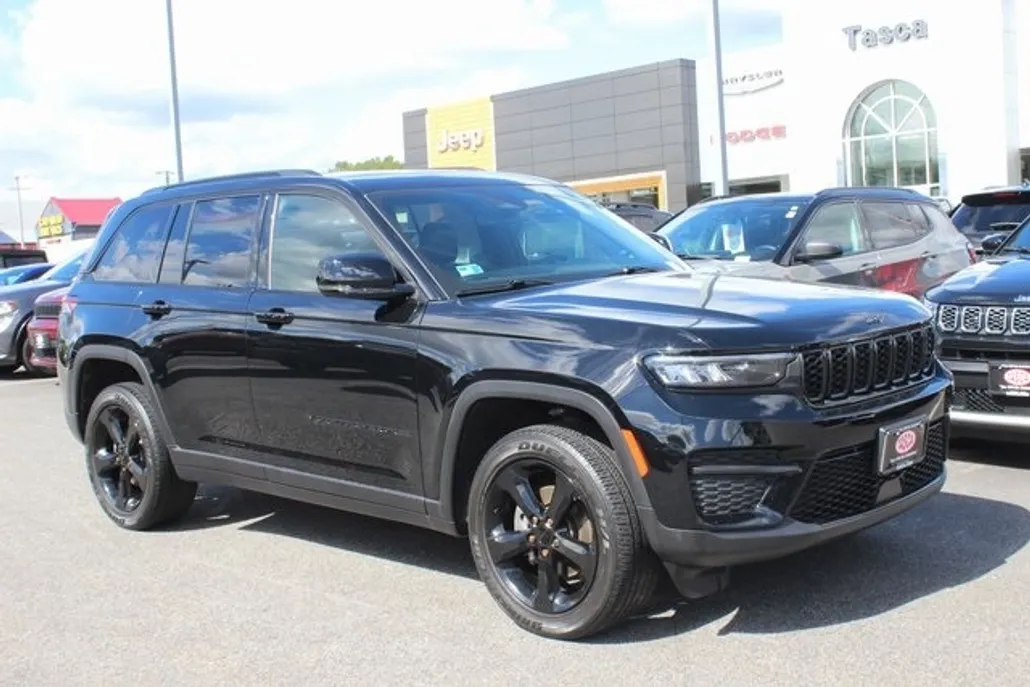 2023 Jeep Grand Cherokee Altitude photo 1