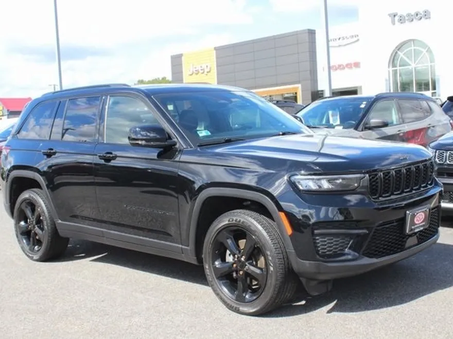 2023 Jeep Grand Cherokee Altitude photo 1