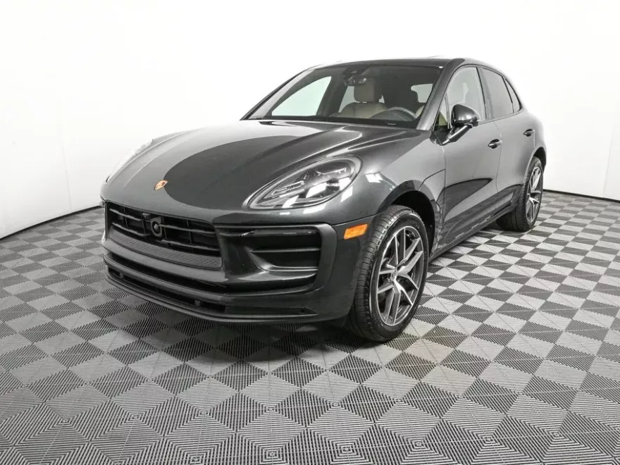 2025 Porsche Macan T photo 1