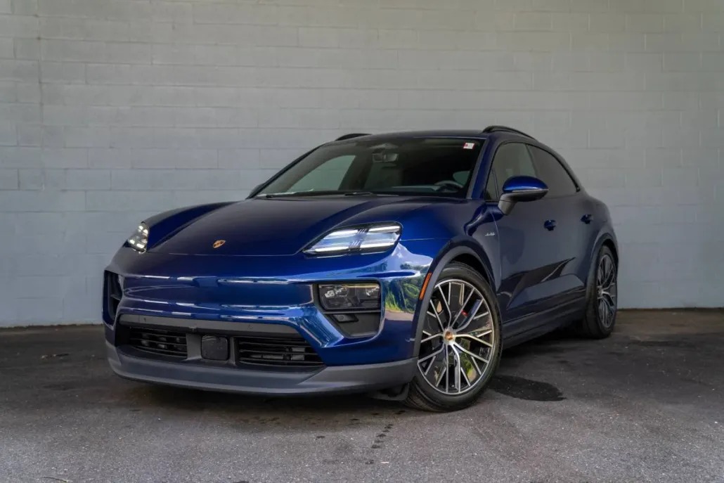 2025 Porsche Macan Electric photo 1