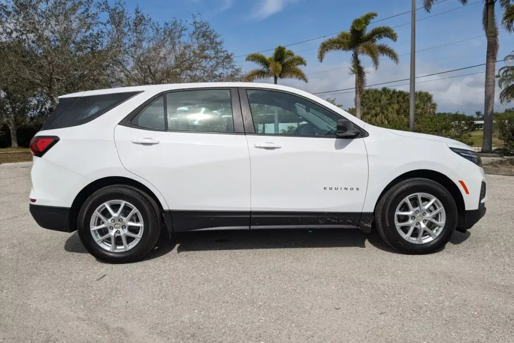 2024 Chevrolet Equinox LS photo 1