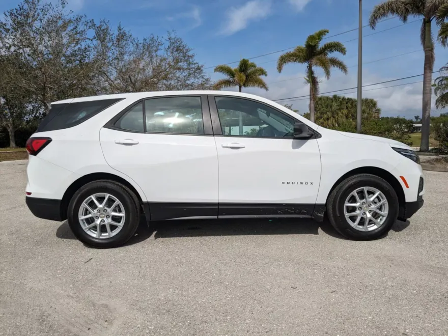2024 Chevrolet Equinox LS photo 1