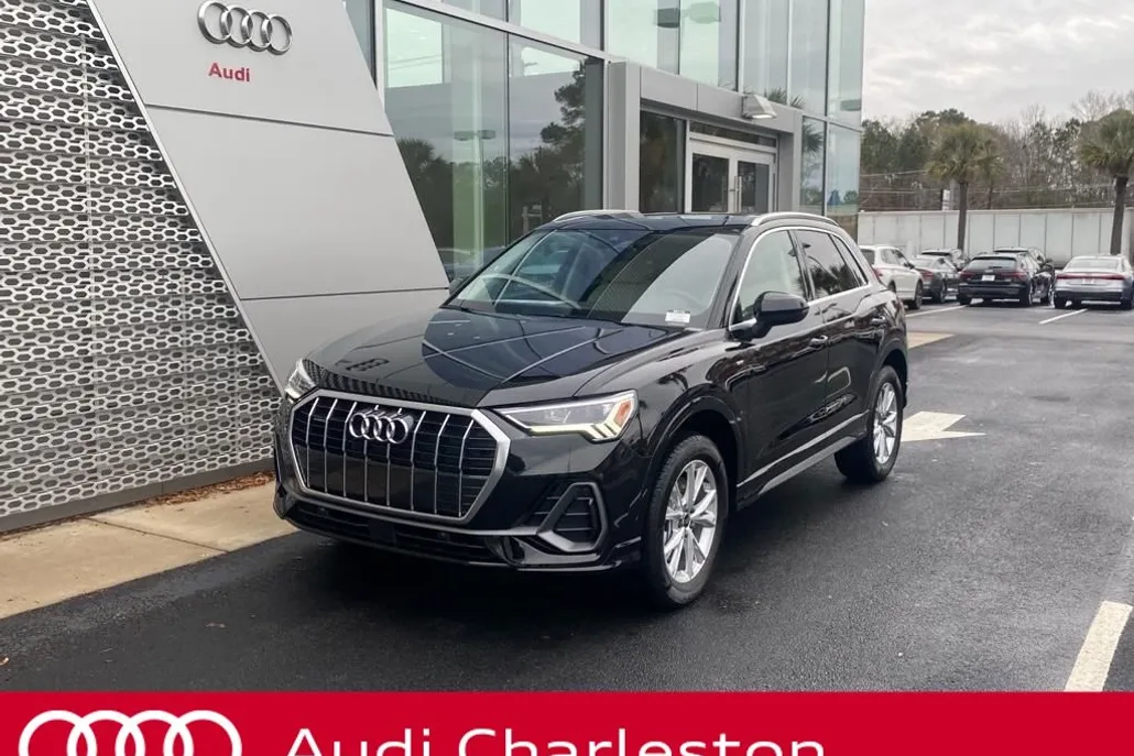 2025 Audi Q3 S line Premium photo 1