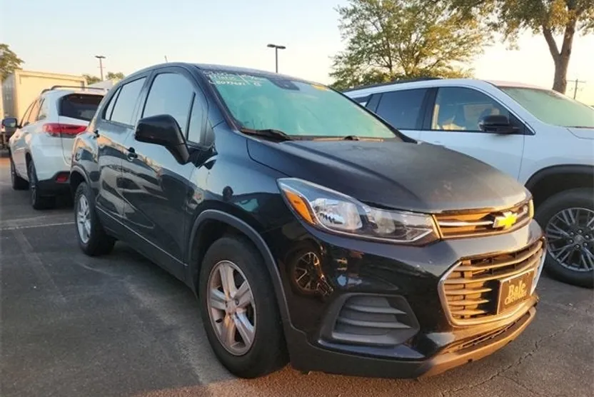 2020 Chevrolet Trax LS photo 1
