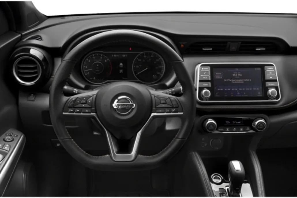 2020 Nissan Kicks SR photo 3