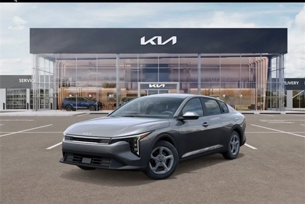 2025 Kia K4 LXS photo 1