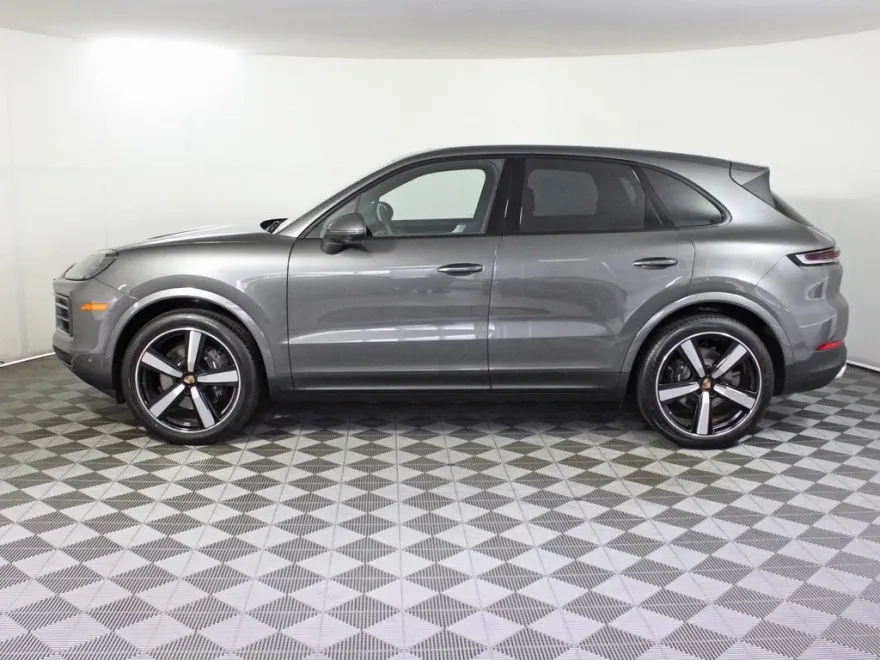 2025 Porsche Cayenne Base photo 1