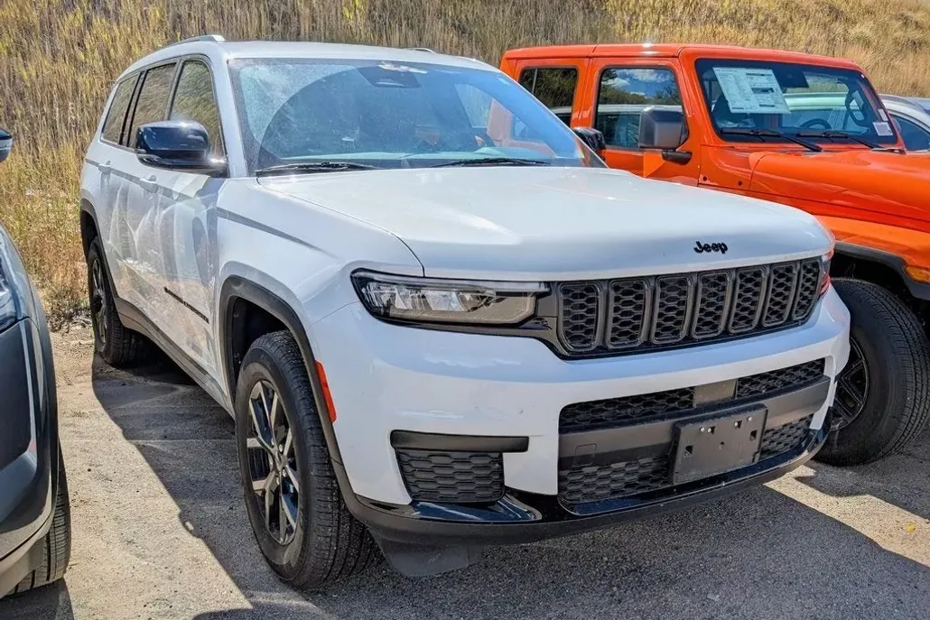 2024 Jeep Grand Cherokee Altitude photo 1