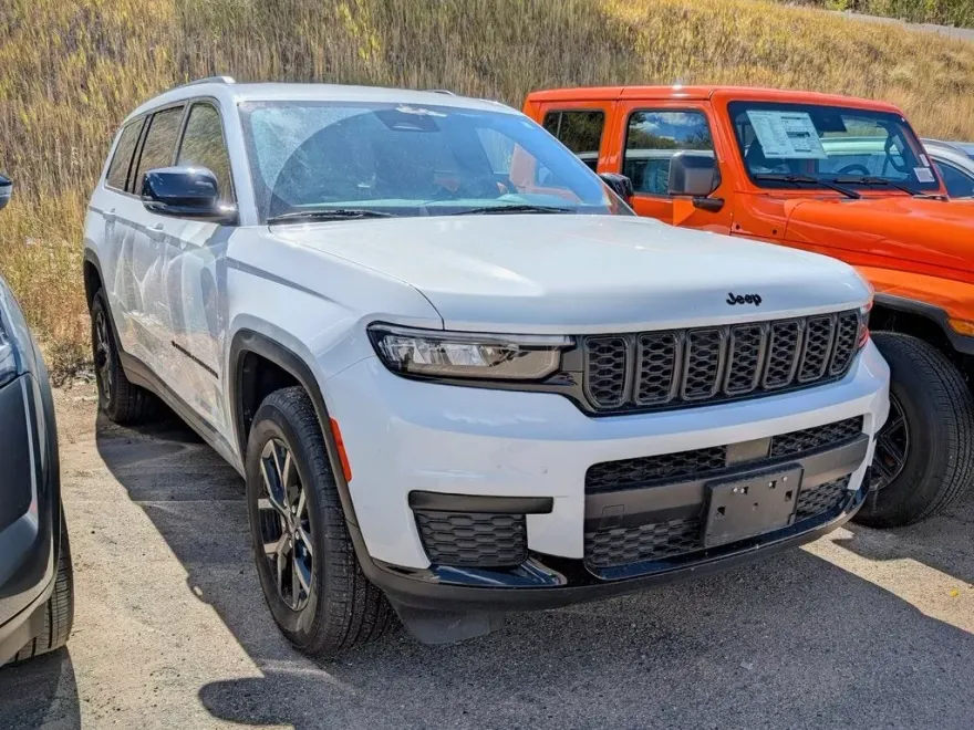 2024 Jeep Grand Cherokee Altitude photo 1