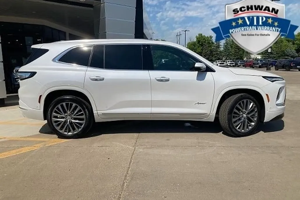 2025 Buick Enclave Avenir photo 1