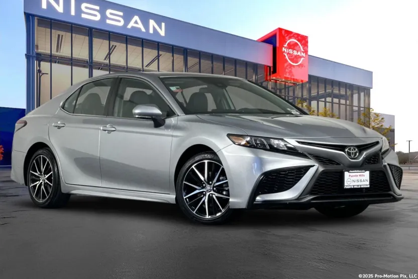 2023 Toyota Camry SE photo 1