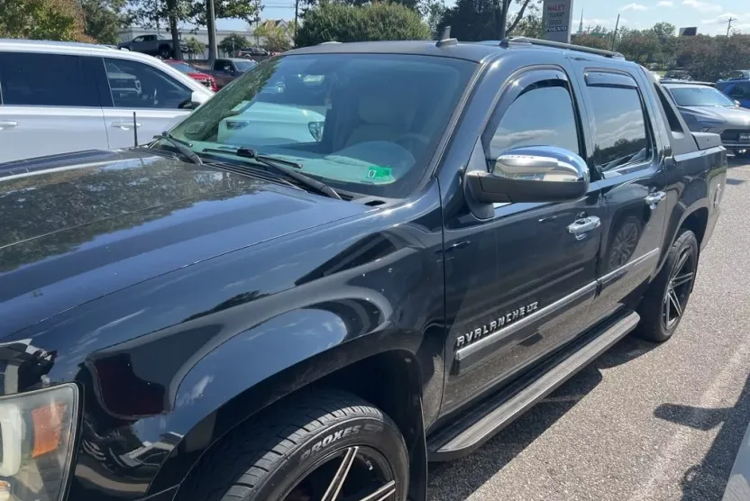 2010 Chevrolet Avalanche LTZ photo 1
