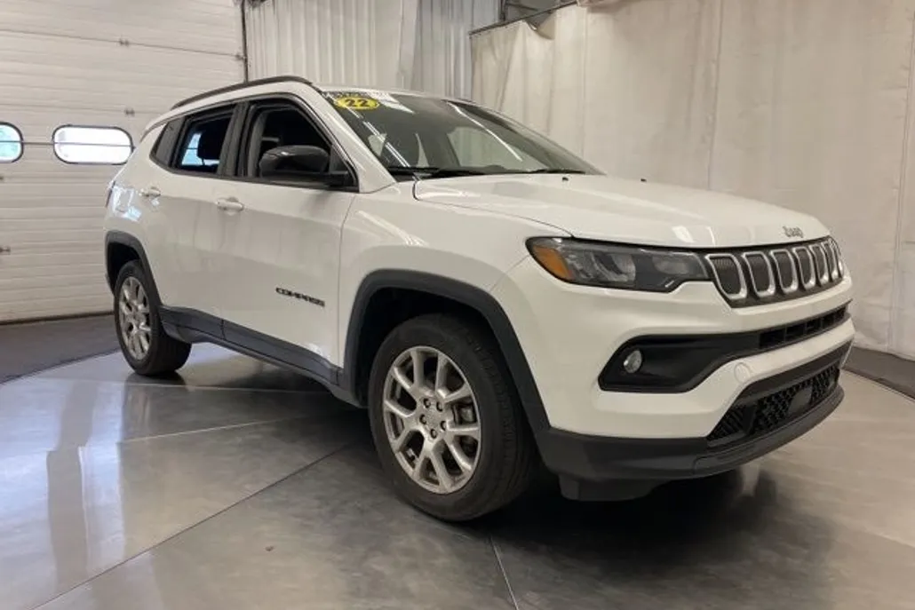 2022 Jeep Compass Latitude Lux photo 1
