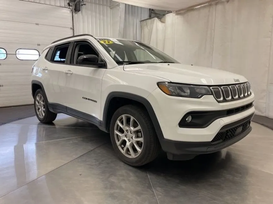 2022 Jeep Compass Latitude Lux photo 1