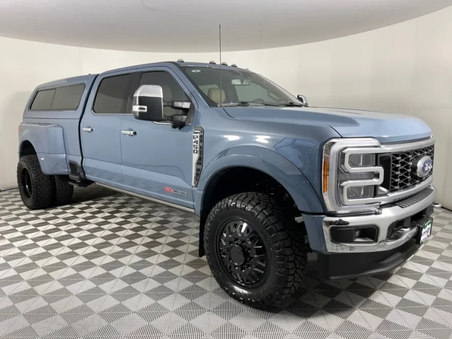 2023 Ford F-450 Lariat photo 1