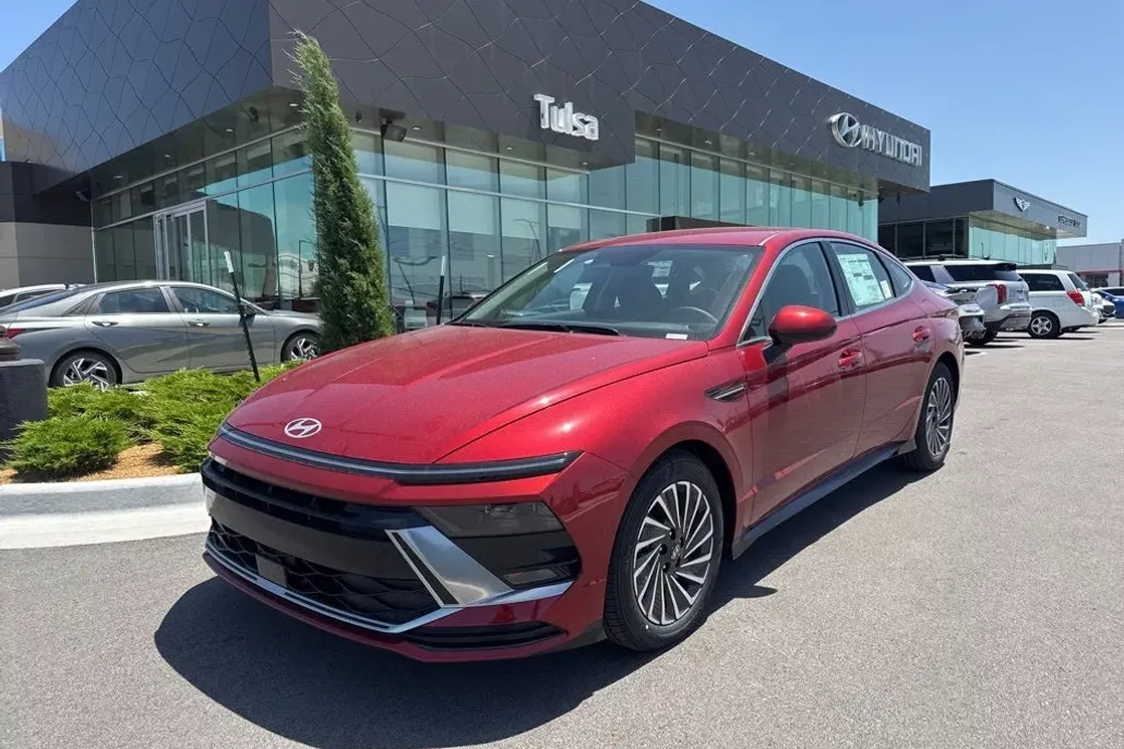 2025 Hyundai Sonata Hybrid SEL photo 1