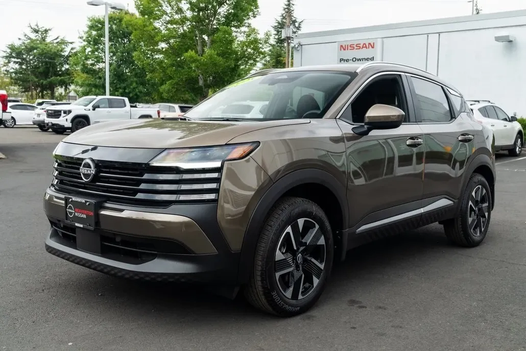 2025 Nissan Kicks SV photo 1