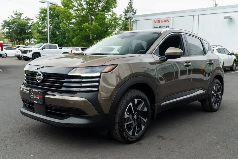 2025 Nissan Kicks SV photo 1