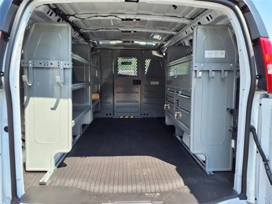 2025 Chevrolet Express Cargo 2500 photo 1