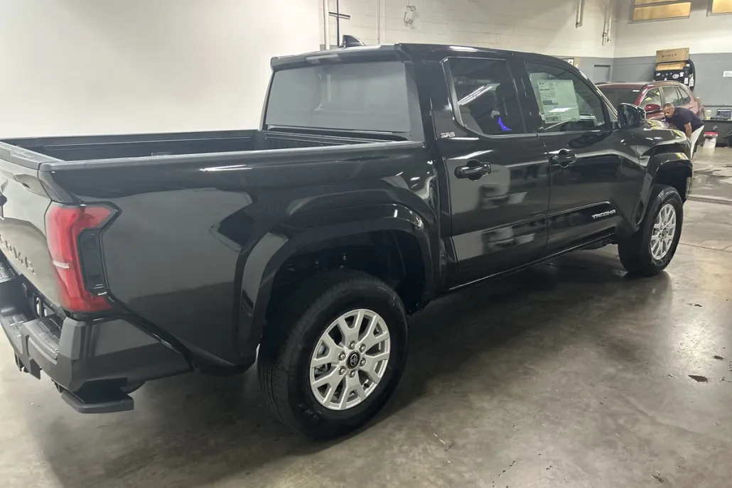 2025 Toyota Tacoma SR5 photo 1