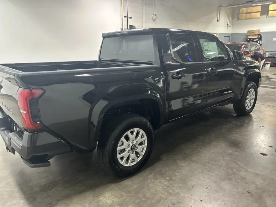 2025 Toyota Tacoma SR5 photo 1