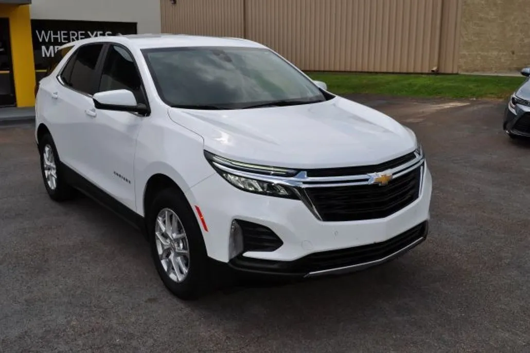 2022 Chevrolet Equinox LT photo 1