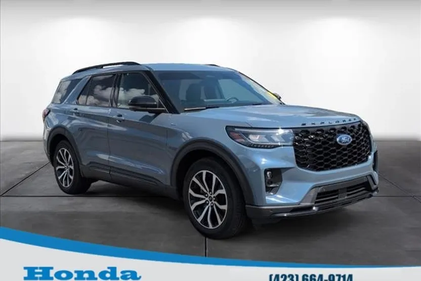 2025 Ford Explorer ST-Line photo 1