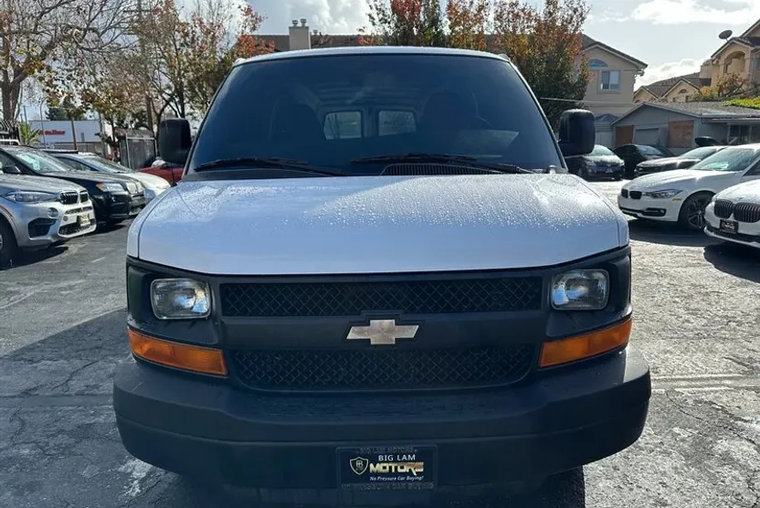 2012 Chevrolet Express 2500 Van photo 1