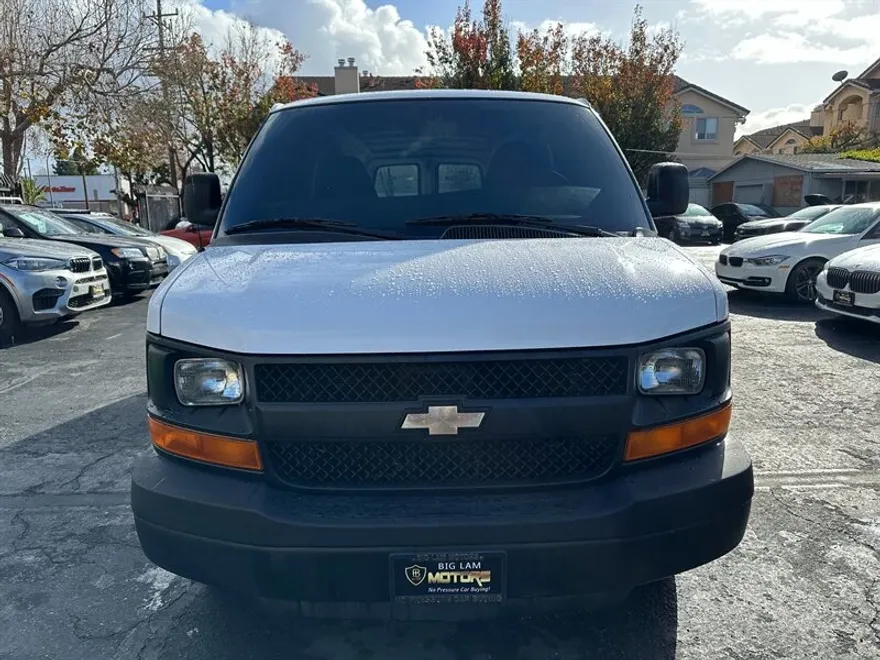 2012 Chevrolet Express 2500 Van photo 1