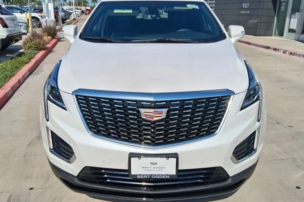 2025 Cadillac XT5 Luxury photo 1