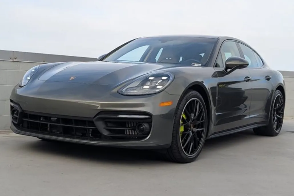 2023 Porsche Panamera Platinum photo 1
