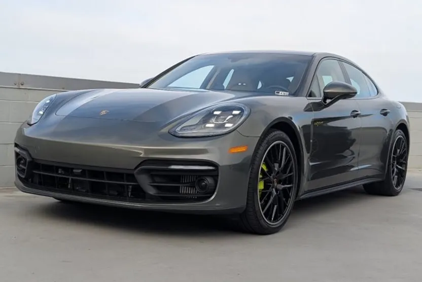 2023 Porsche Panamera Platinum photo 1