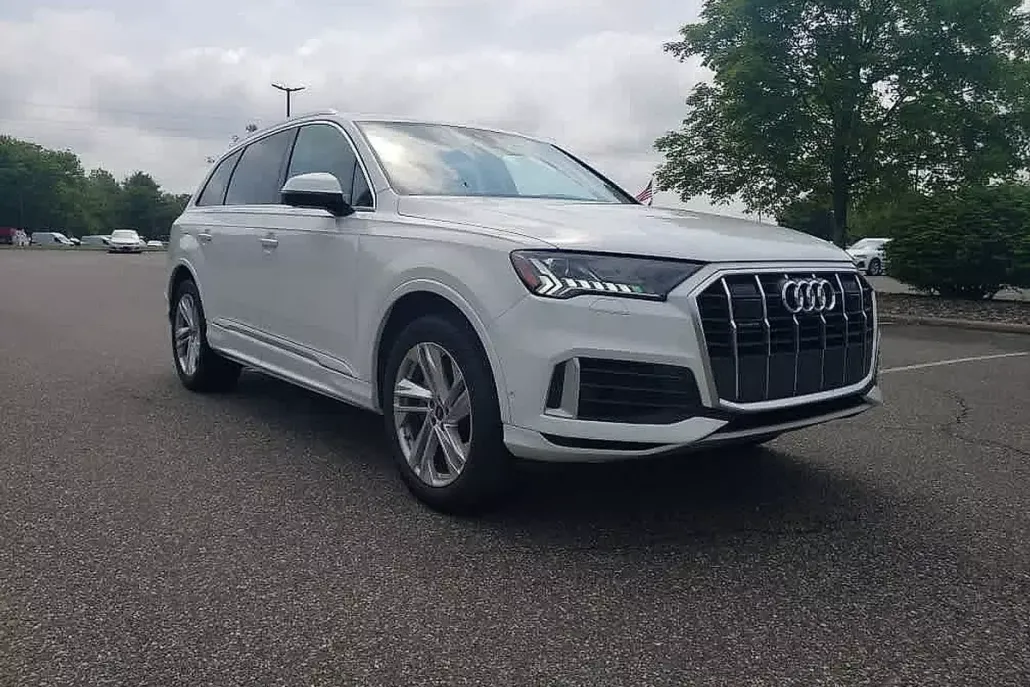 2024 Audi Q7 55 Premium Plus photo 1