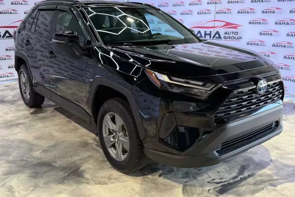 2023 Toyota RAV4 Hybrid LE photo 1