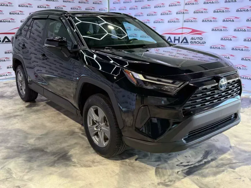 2023 Toyota RAV4 Hybrid LE photo 1