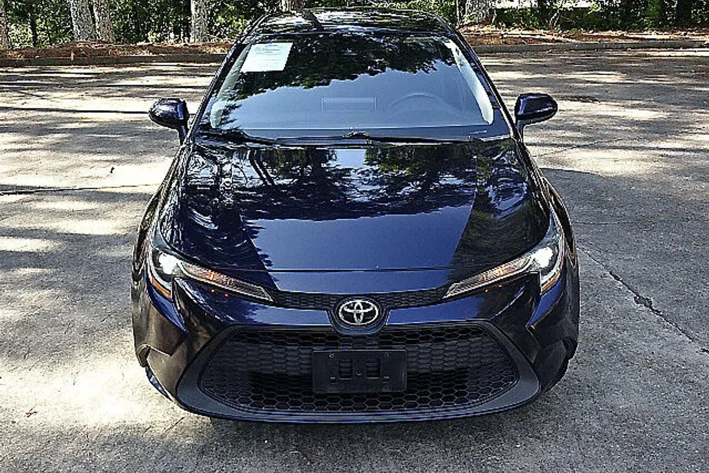 2021 Toyota Corolla LE photo 1