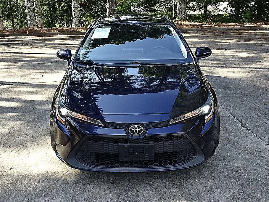 2021 Toyota Corolla LE photo 1