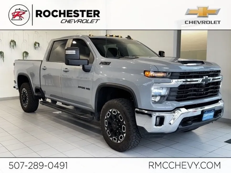 2024 Chevrolet Silverado 3500HD LT photo 1
